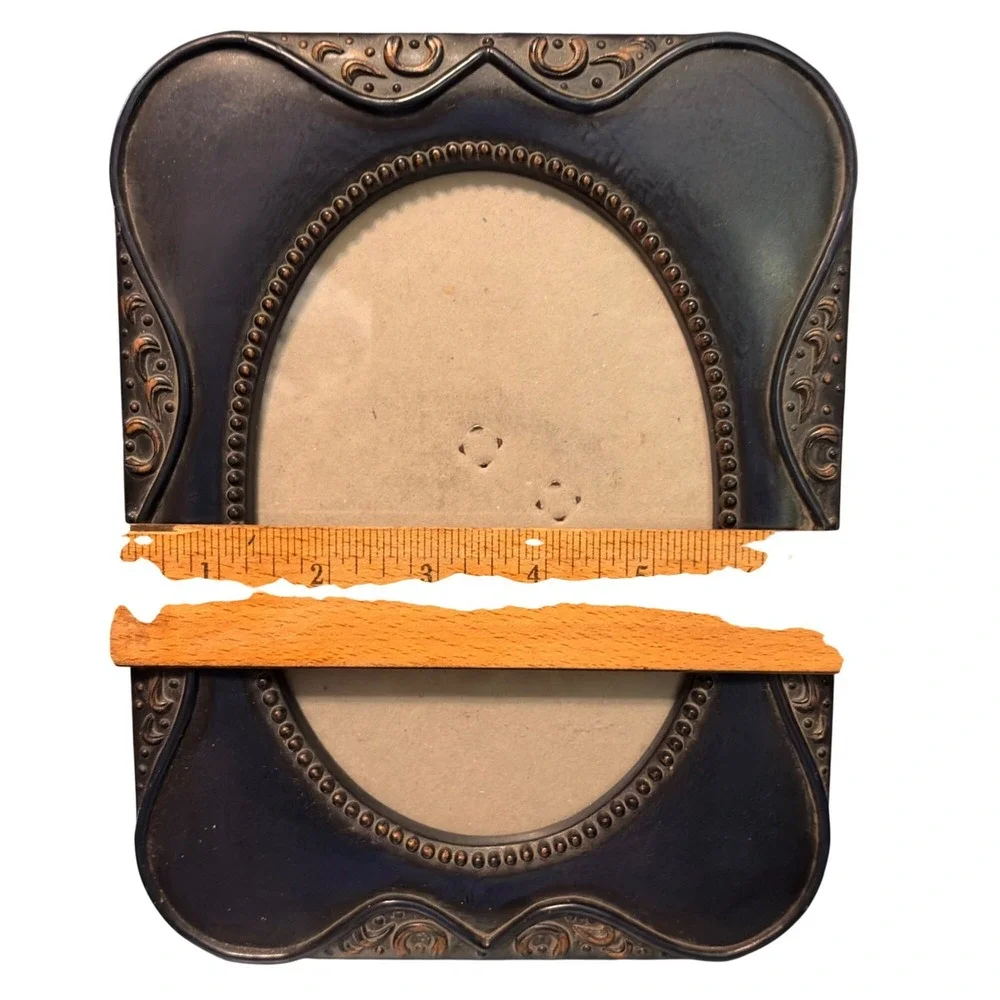 Vintage Ornate Victorian Bronze-Tone Photo Frame Oval Opening 7.5